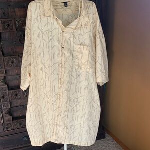 Van Heusen size 4 X butter cream colored Patterned Shirt